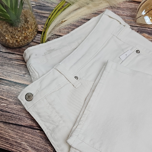 Old Navy Denim - NWT OLD NAVY WHITE CURVY HIGH-RISE O.G. STRAIGHT LEG PANTS